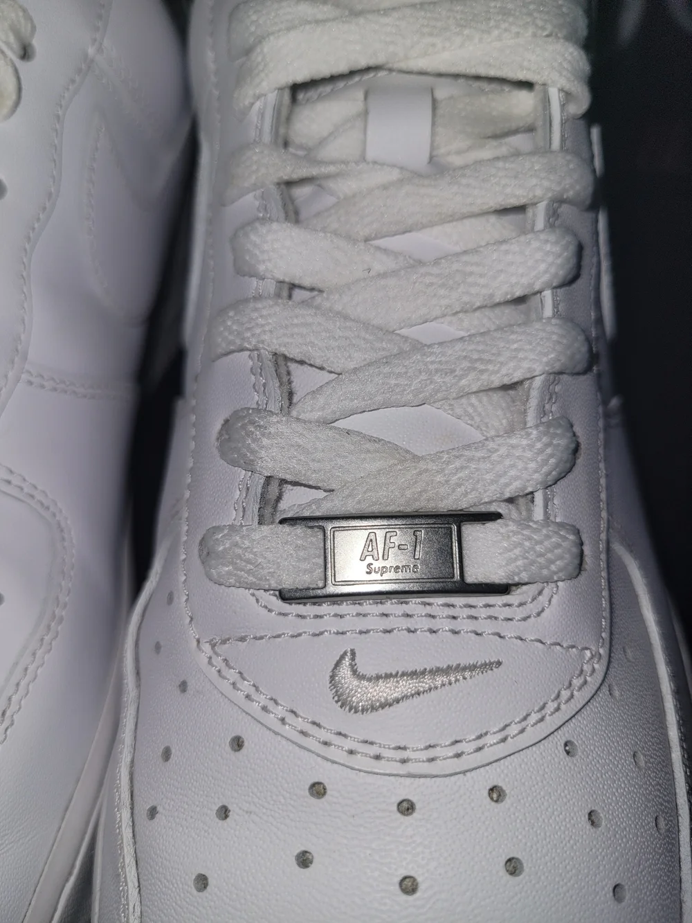 Nike Air Force 1 x Supreme White Sneakers